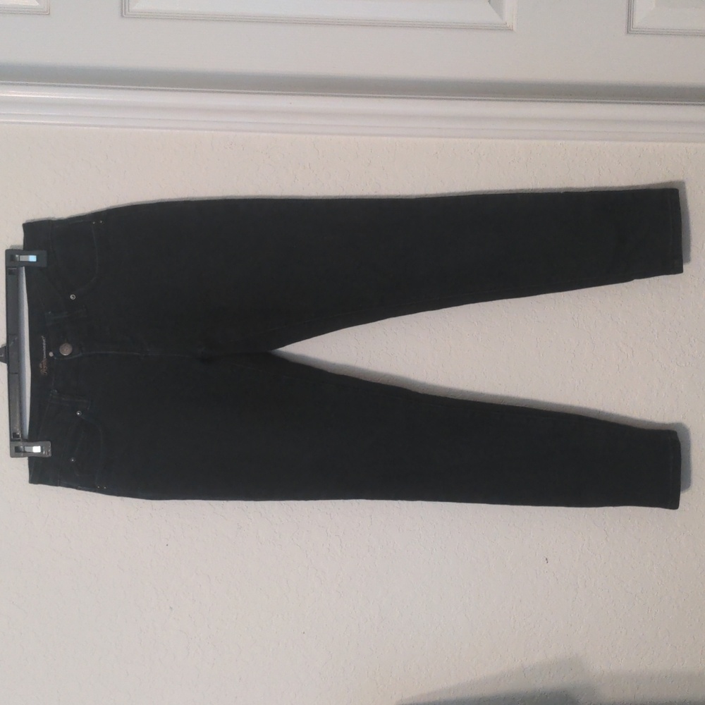 Royalty For Me WannaBetaButt Women's Black Straight Leg Mid Rise Jeans. Size 6
